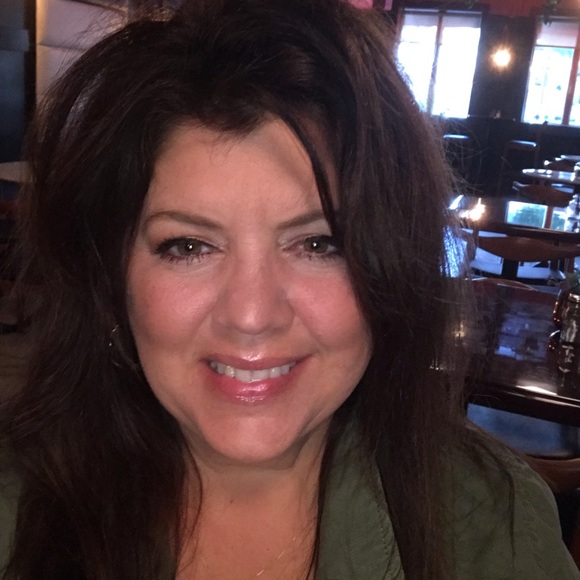 Meet your Posher, Connie - Picture 1 of 2